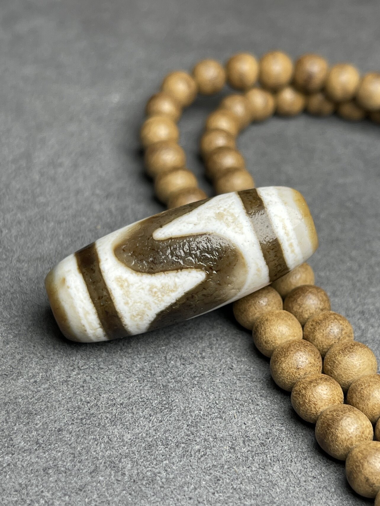 至纯一物石页岩九眼天然真品一拍项链吊坠天珠项坠