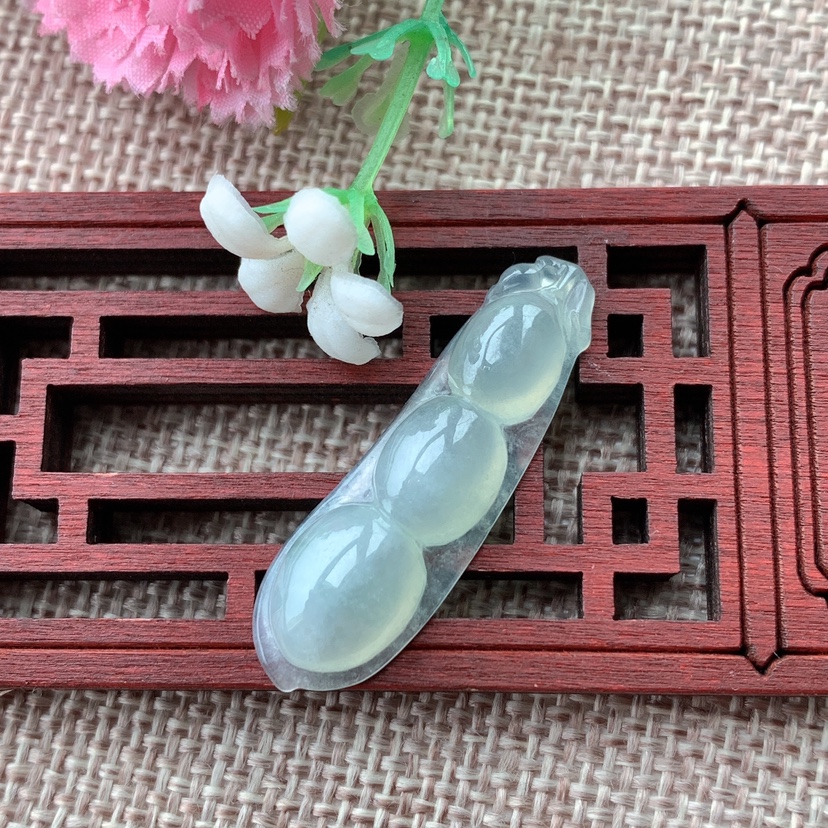 正品翡翠四季豆玉挂件天然玉石通透玉佩豆荚颈饰