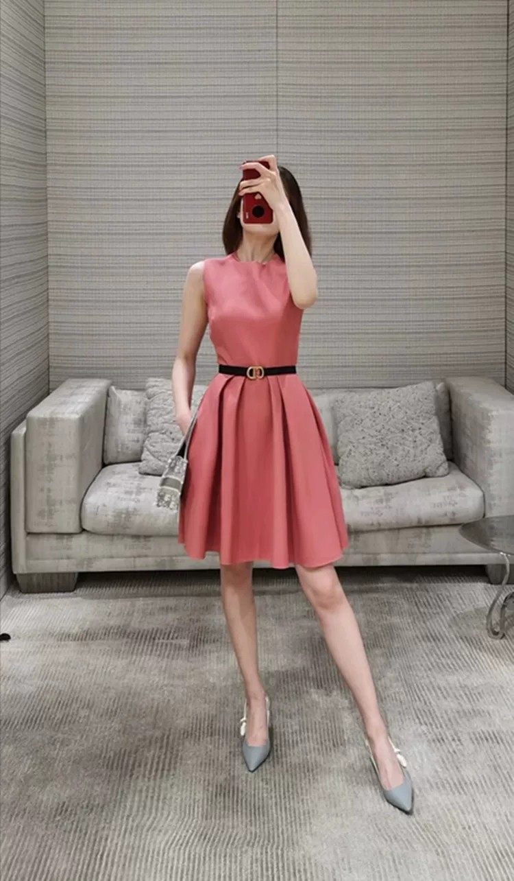 爱爱生活雾霾胭脂红2色圆领领收腰丝毛裙摆连衣裙裁剪连衣裙