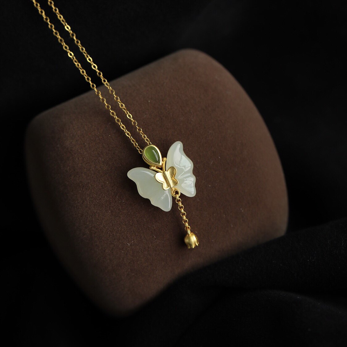 纯银鎏金镶嵌天然和田玉蝴蝶小玉玉石吊坠碧玉项坠