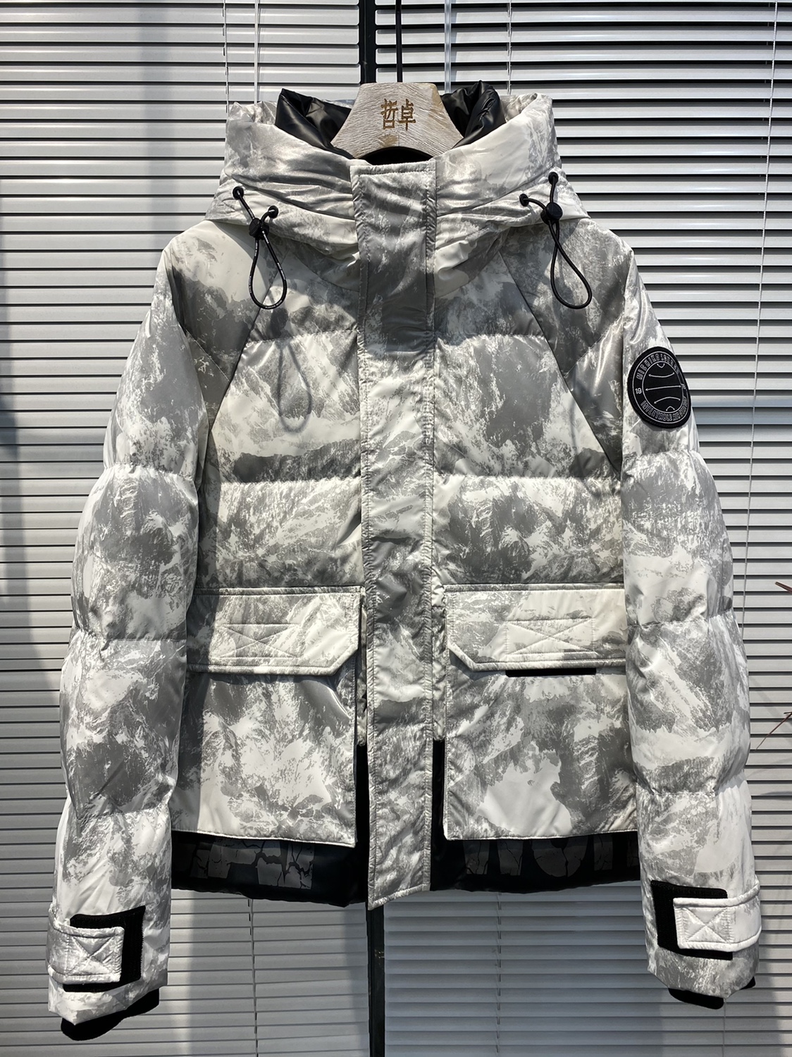 雪山羽绒服图标图片