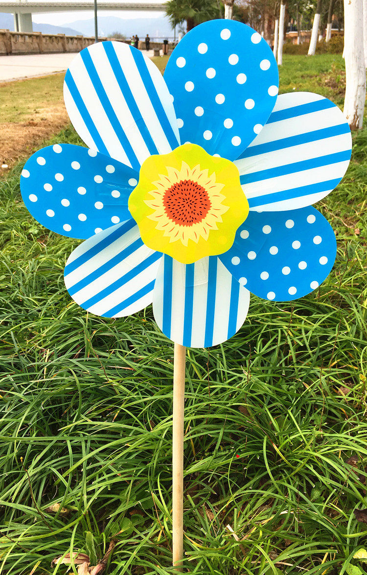 风车儿童玩具木制绿叶七彩大风车幼儿园公园活动装饰风车