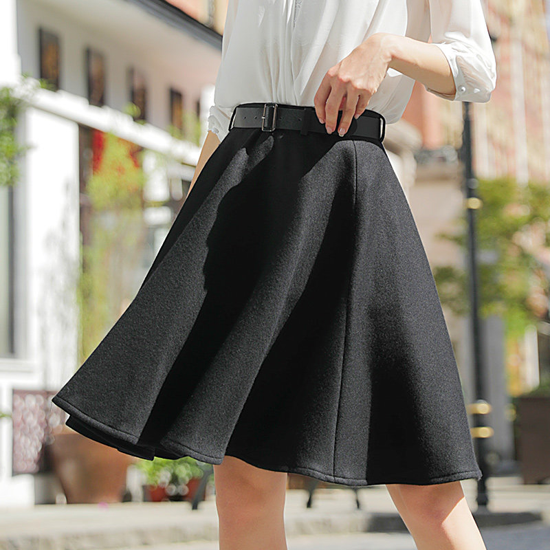 简朵女装秋季新款修身百搭减龄阔摆裙伞黑色半身裙