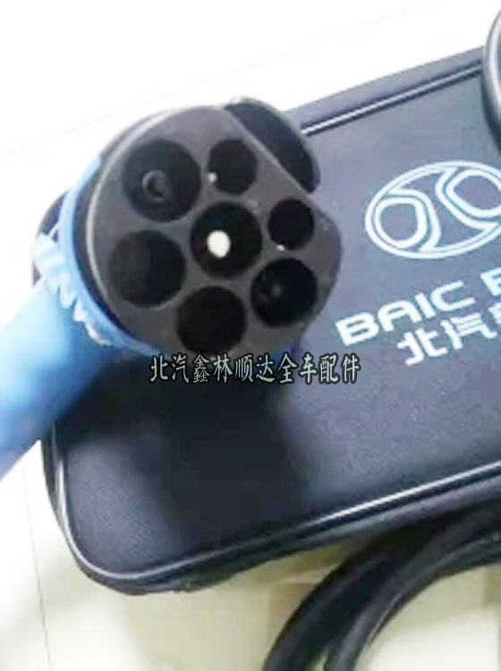 北汽新能源电动汽车ev160ec180eu260ex360eu5eu400充电器宝枪车载充电