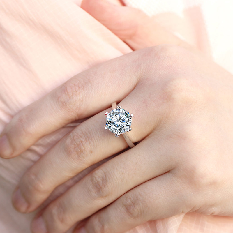 经典皇冠六爪莫桑石戒指欧美进口款礼物1克拉50分d色铂金钻戒女