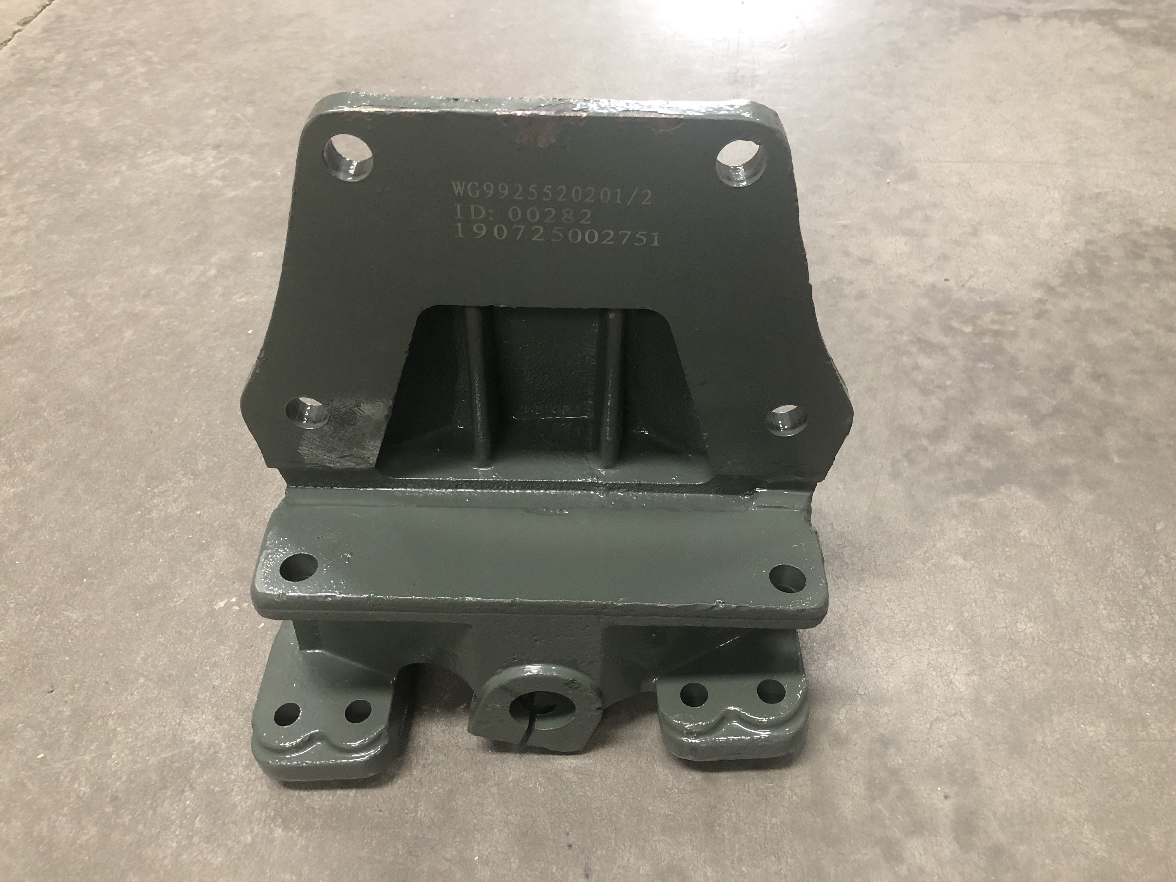 适配豪沃重汽原厂配件豪沃重卡前钢板后吊耳支架前簧后支架钢板