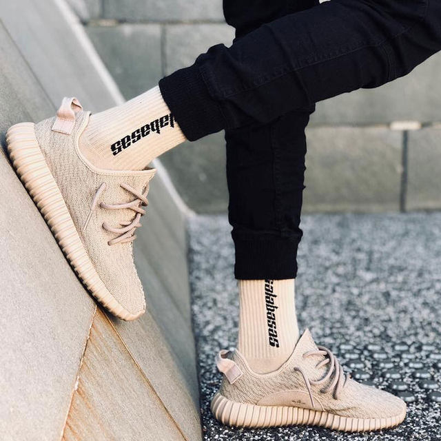 Correct CALABASAS coconut YEEZY Kanye kanye same socks high street men and women same cotton stockings Correct CALABASAS coconut YEEZY Kanye kanye same socks high street men and women same cotton stockings