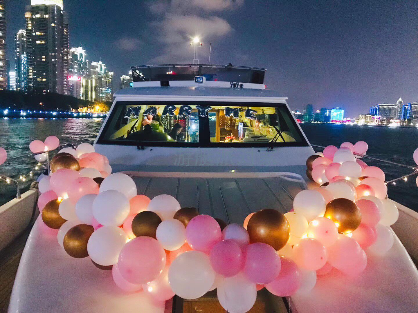 70英尺豪华进口游艇租赁上海黄浦江求婚生日派对游艇