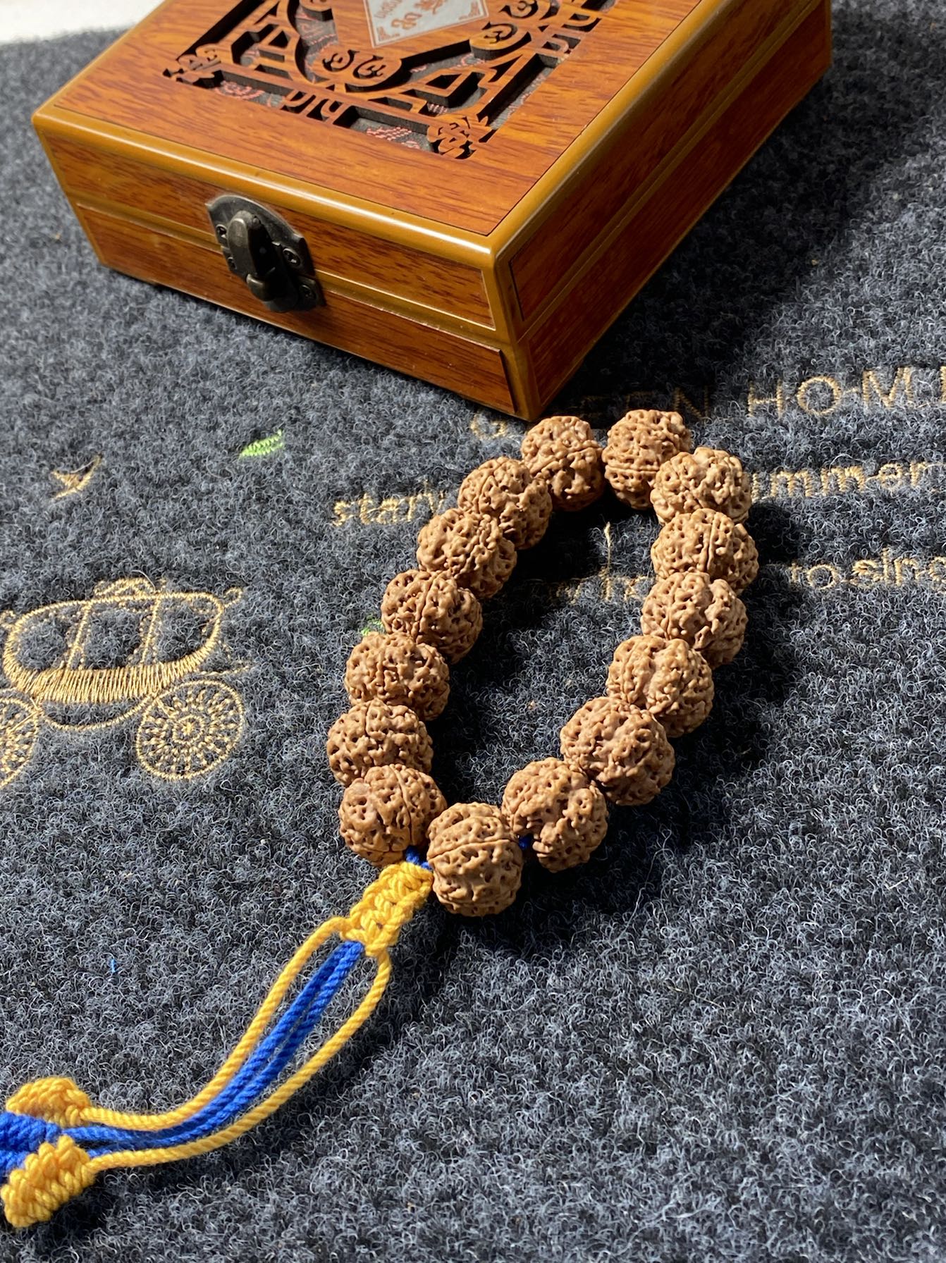 蜂王药王籽尼泊尔大金刚菩提手串单圈矮桩平头五星蜂王梅花桩