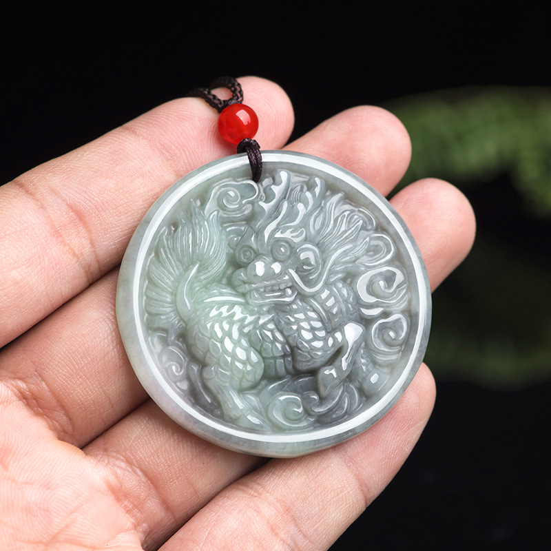 天然玉石礼物朋友辟邪招财吊坠缅甸乌鸡送福项坠