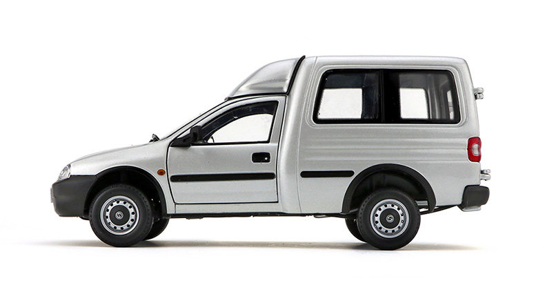 1:24原厂 上汽 仪征 赛宝车 合金仿真静态车模型 礼品 摆件 包邮