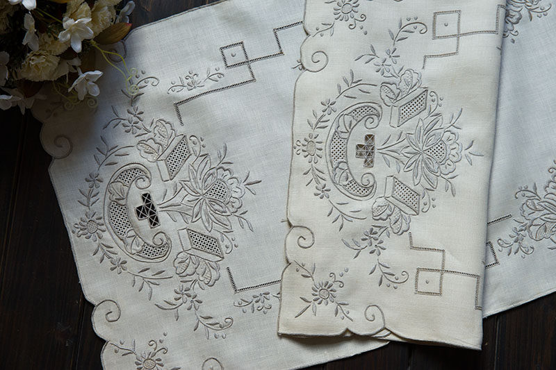 经典鲁绣麻布手工刺绣桌旗桌旗