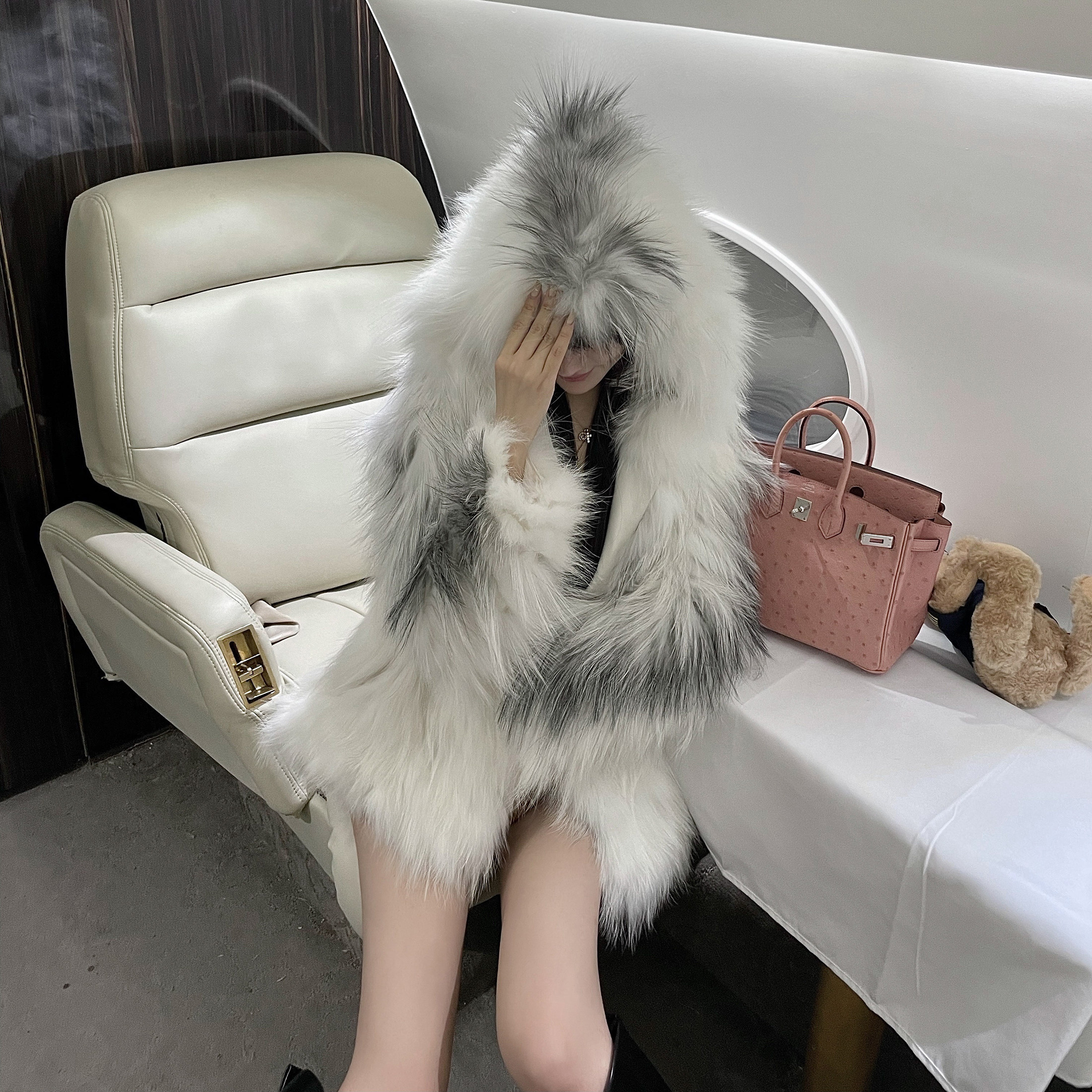 wuuus十字狐连皮草冬季新款年轻保暖气质短款皮草