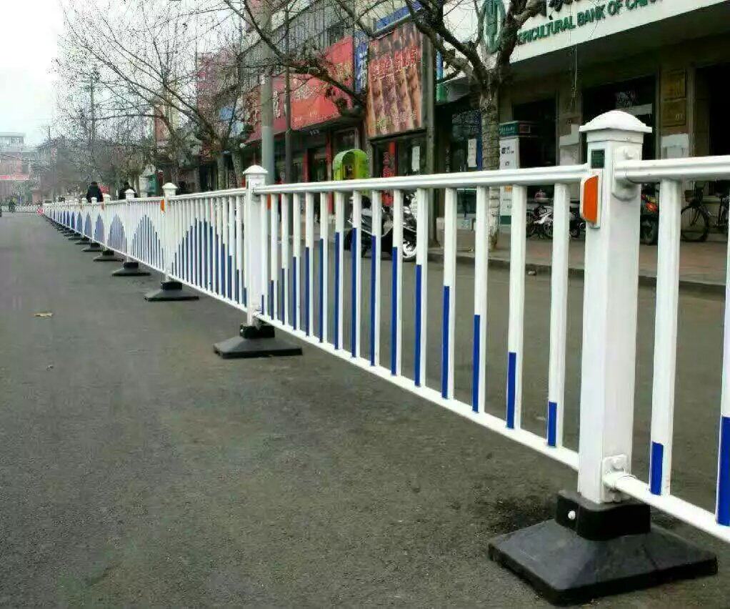 道路护栏隔离栏锌钢护栏马路围栏热镀锌护栏防撞交通护栏