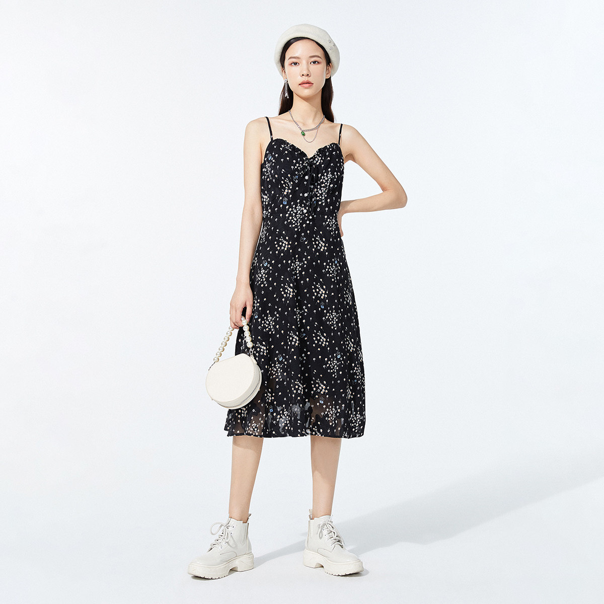 太平鸟女士时尚2021年夏季新款小雏菊吊带连衣裙a1faa2836连衣裙