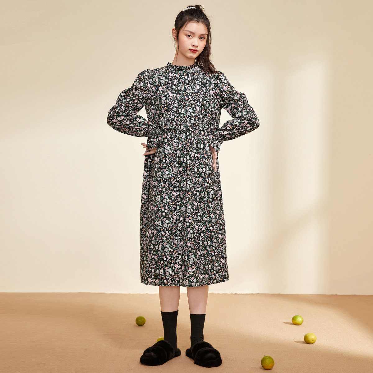 太平鸟复古碎花连衣裙2021春秋新款法式木耳耳边连衣裙