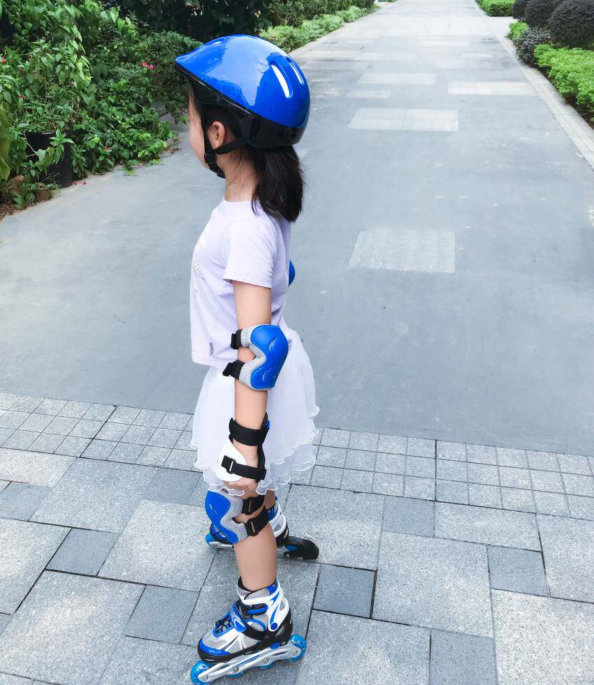 hk儿童头盔护具套装小童轮滑滑板自行车护具保护护膝护肘装备送包