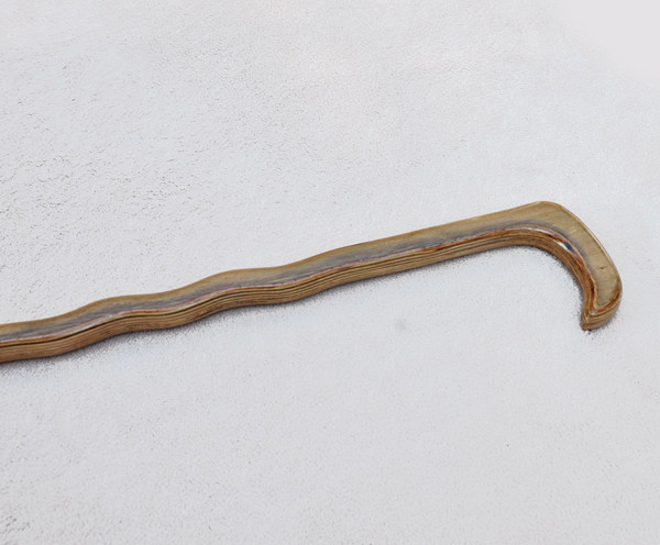 热卖天然整体实木原木木色蛇形拐杖中老年人登山杖登山杖