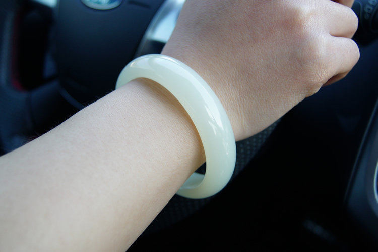 阿富汗玉手镯纯白色女款玉镯子白玉女士大口径手镯带证书送妈妈