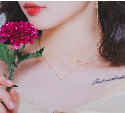 酒店韩国智恩吊坠镶钻同款正品李智恩iu月之项链