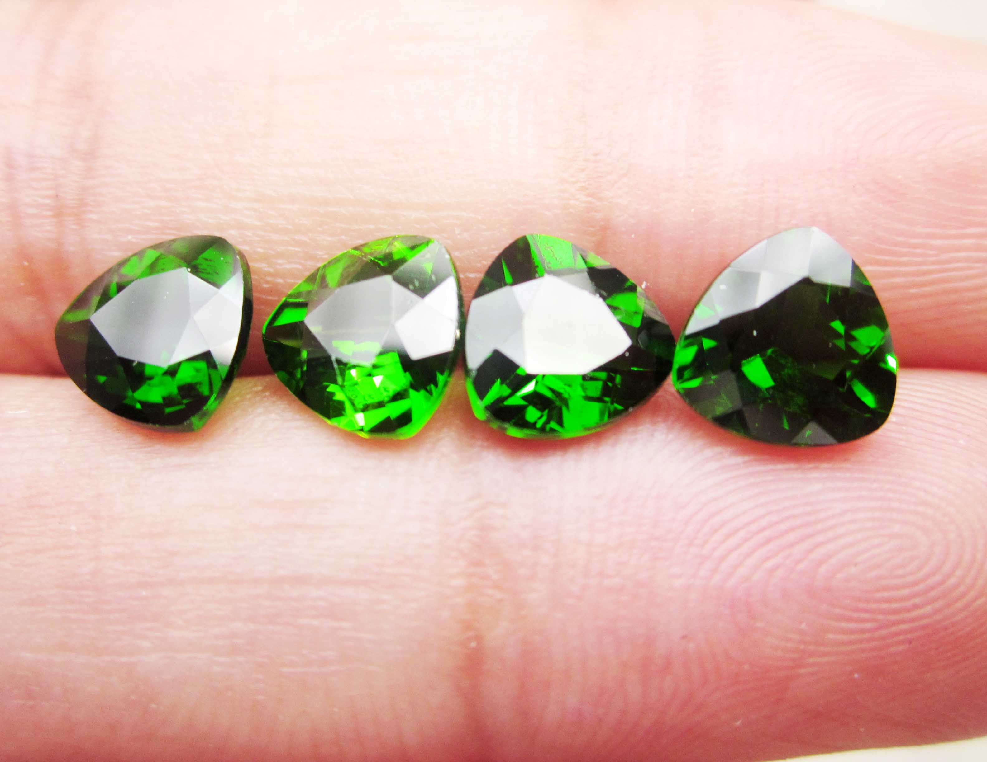 配石裸石天然vvs透辉石7mm三角戒面定制加工其它首饰