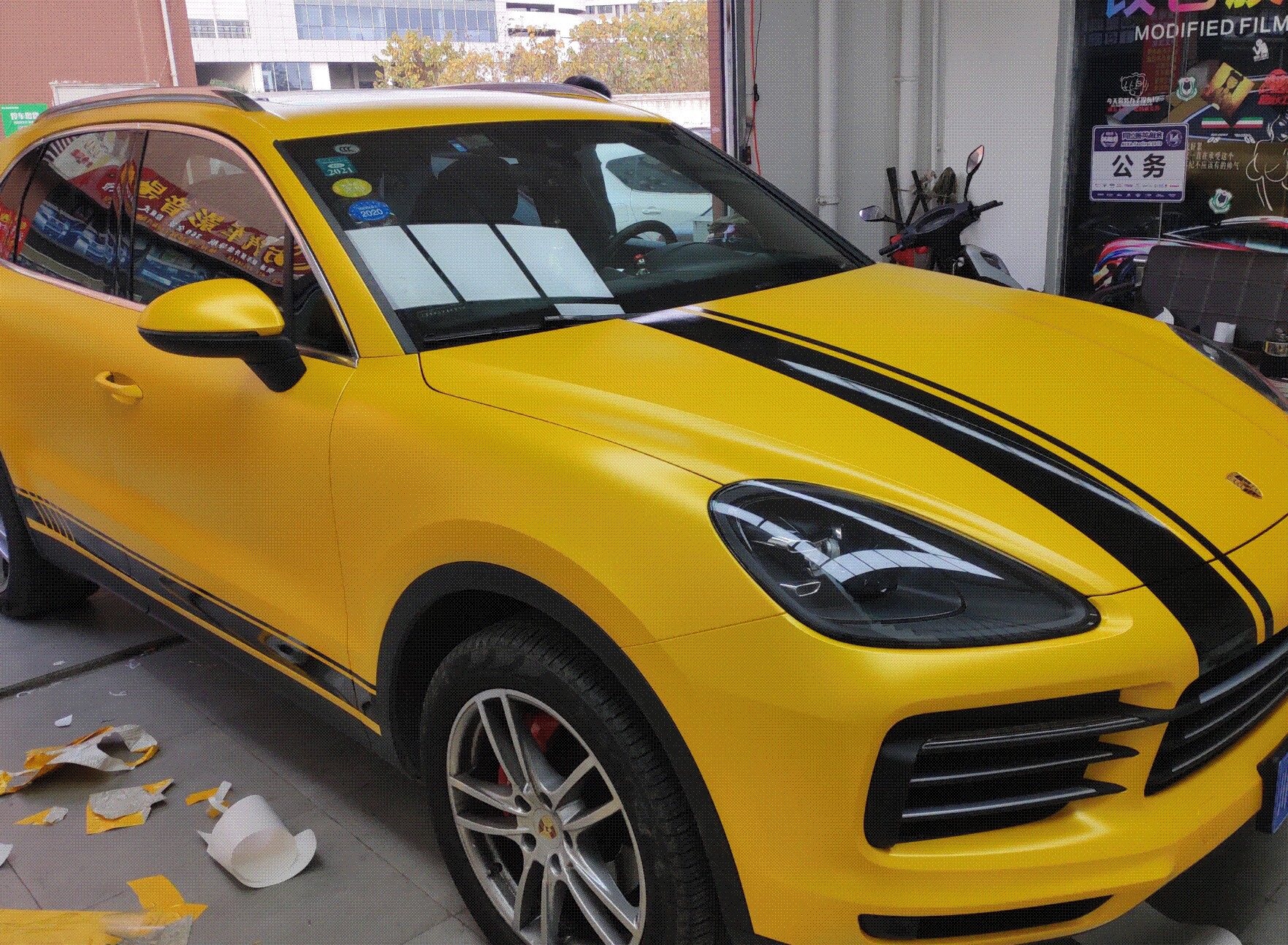 适用于新款保时捷卡宴拉花机车贴创意腰线侧裙汽车汽车装饰贴