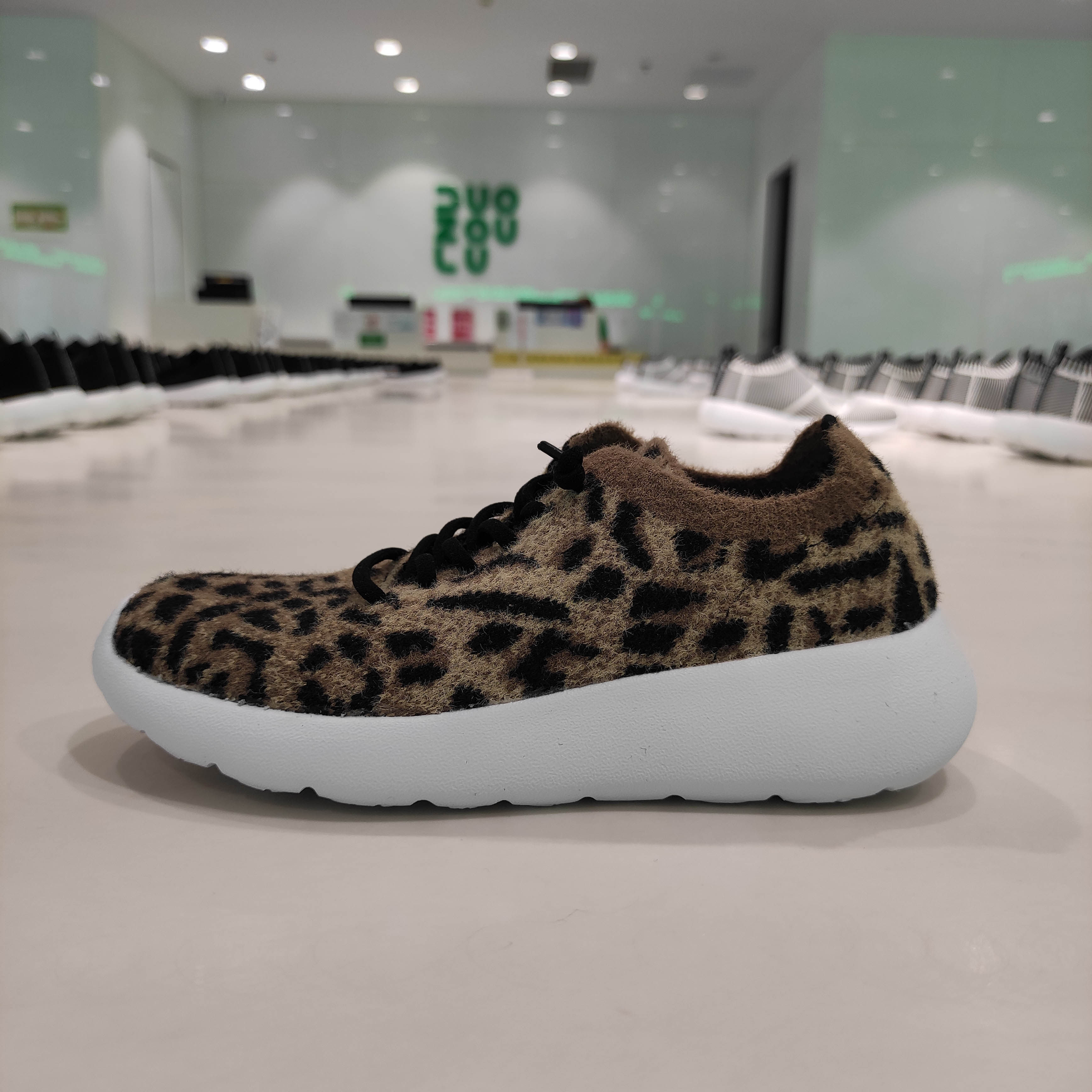 多走路duozoulu官方正品秋冬新款加厚加绒超轻运动鞋单鞋