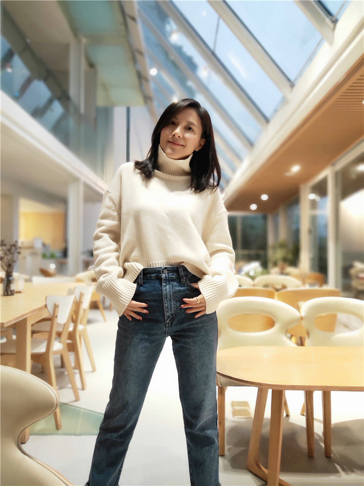 怕冷就拍它@汤汤2004 高克重重工纯羊绒堆堆领松身廓型套头毛衣女