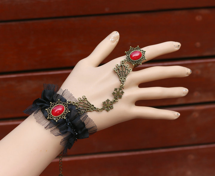 欧美宫廷复古黑色蕾丝手链戒指一体红钻cos手链