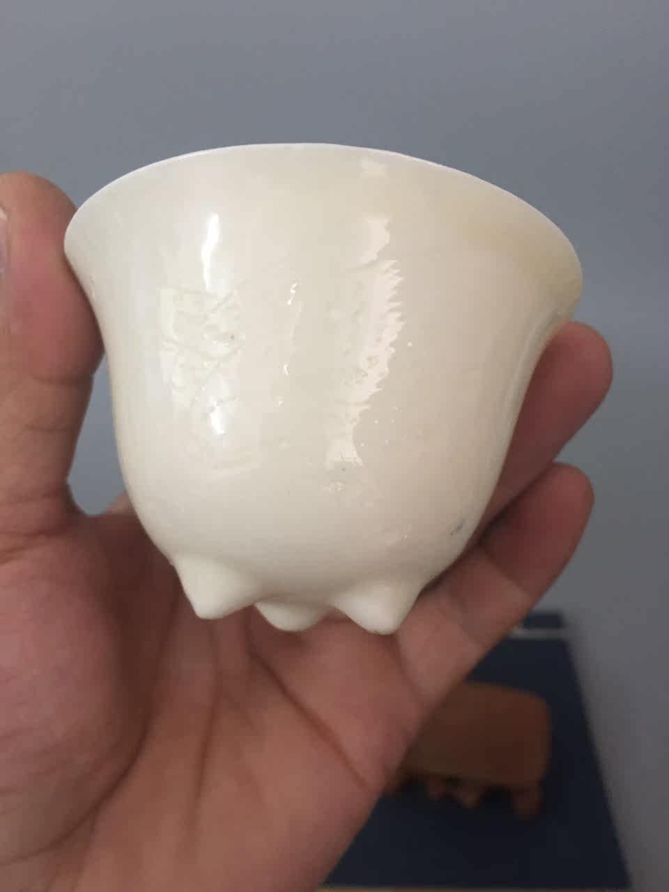 明代德化窑孩儿暗影鹤杯三足茶杯收藏杯子古董茶杯