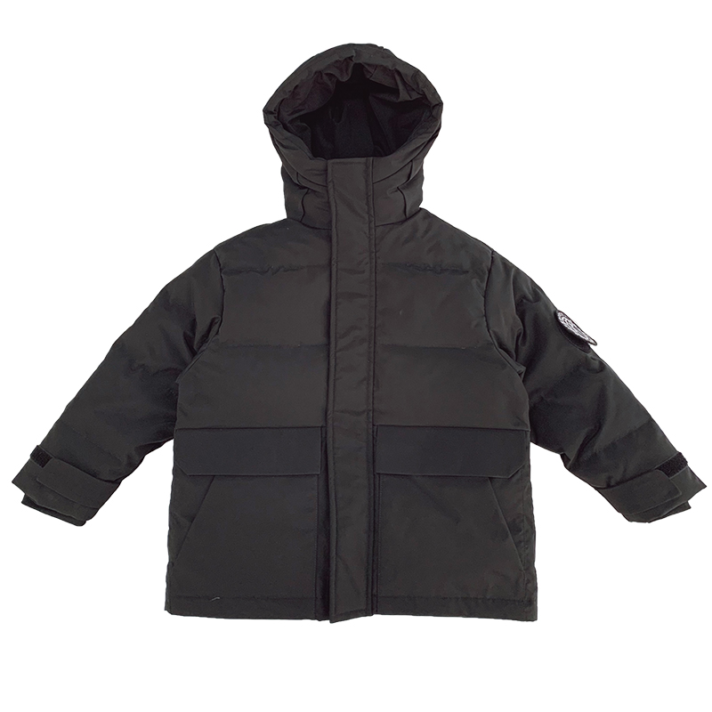 男童手臂圆标简约酷黑羽绒服2021新款冬季儿童白鸭绒连帽外套童装