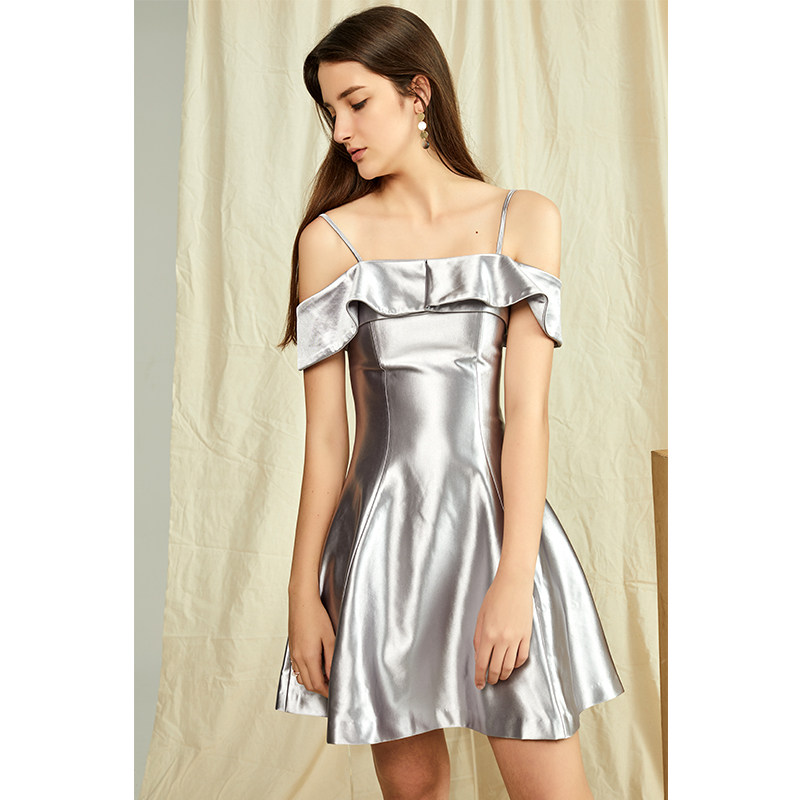 虚构连衣裙小礼聚会成人洋装派对吊带银色一字礼服