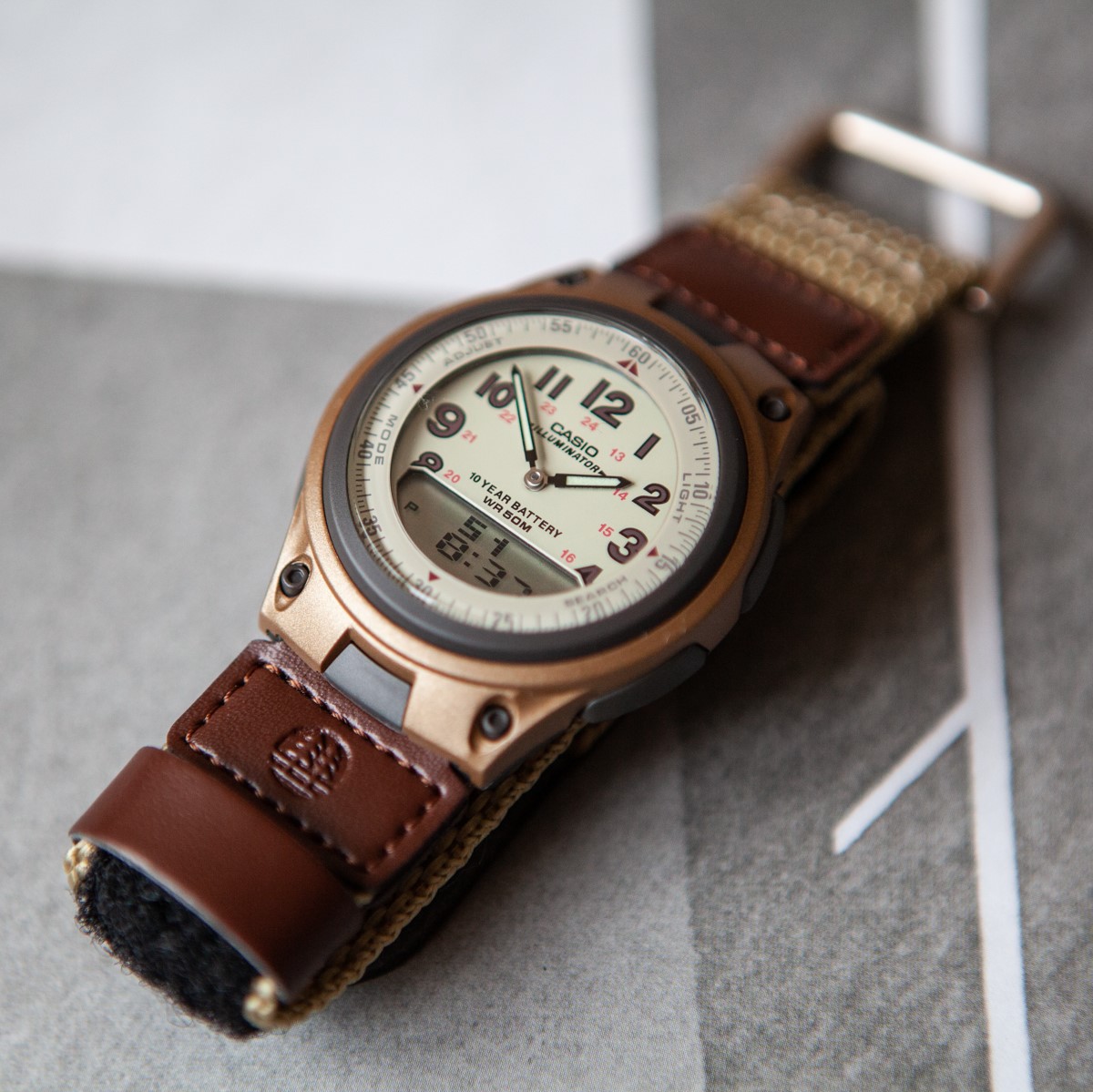 卡西欧手表彭昱畅同款双显运动防水十年电量多功能男表AW-80V-1B