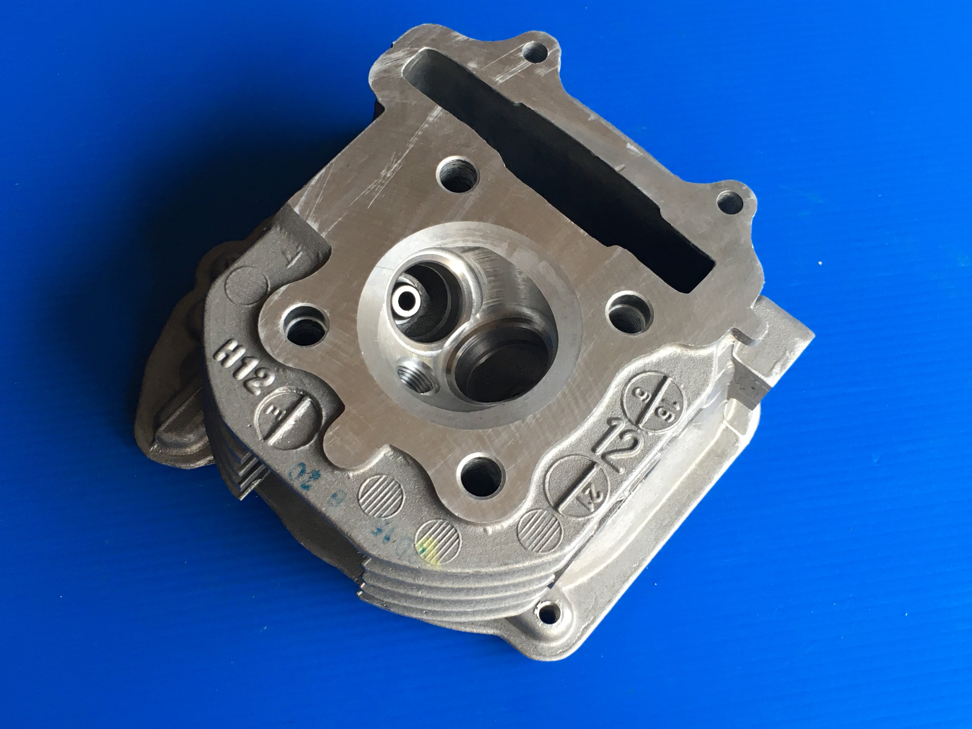 适用sym三阳机车xs125t2b2d2e2f2g新款气缸头