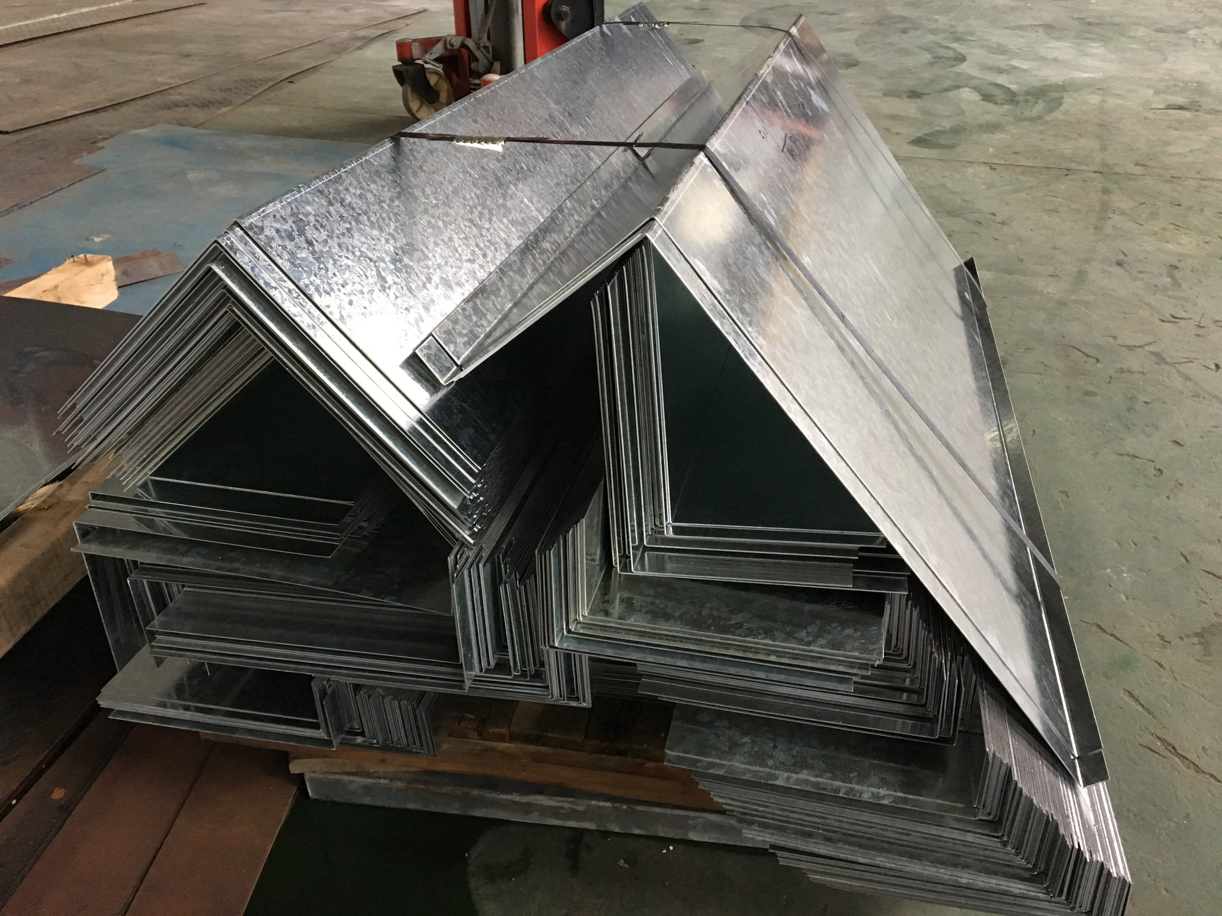 镀锌锌板零割白铁皮加工铁板切割折弯冲孔卷开钢板