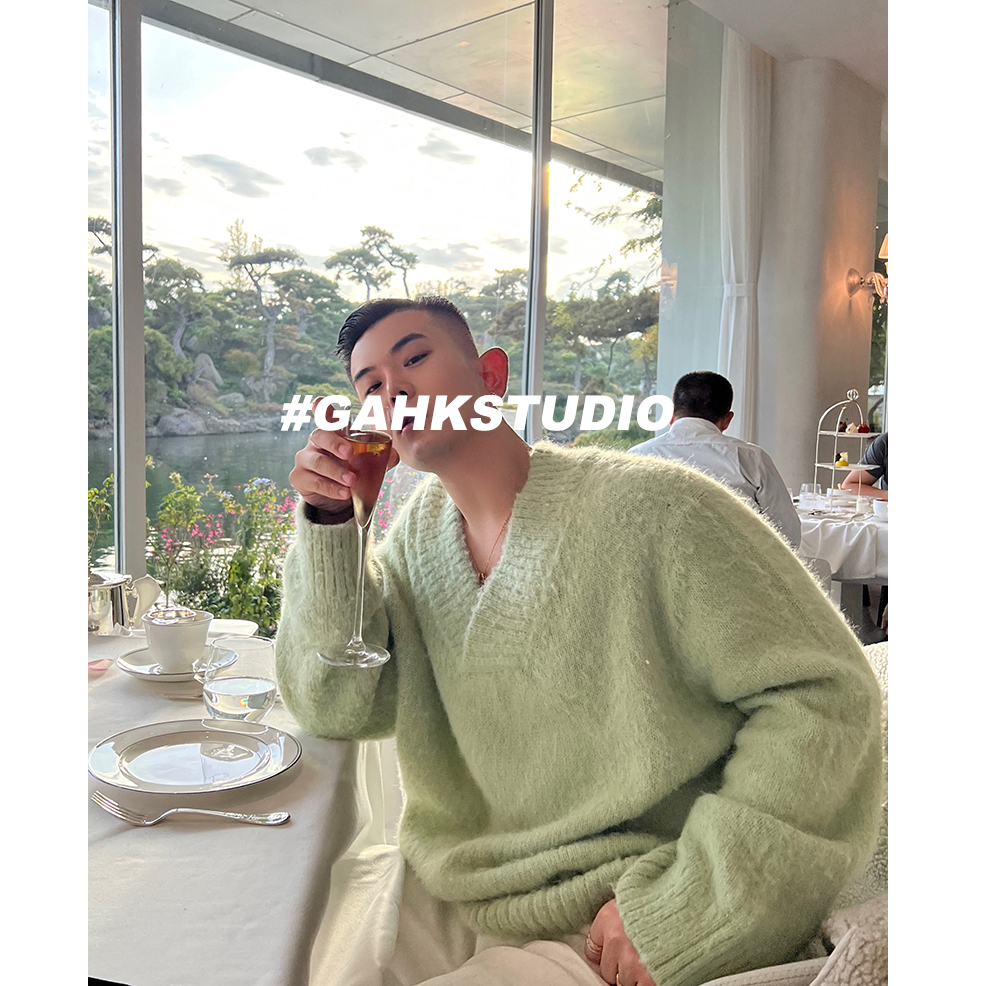 GAHKSTUDIO 「秋冬暖男」高级感 豆沙绿马海毛v领高级毛衣 含羊毛