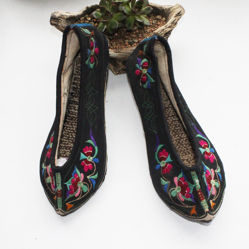 缎面绣花鞋码子绣鞋尖头头套彝族手工布鞋刺绣单鞋