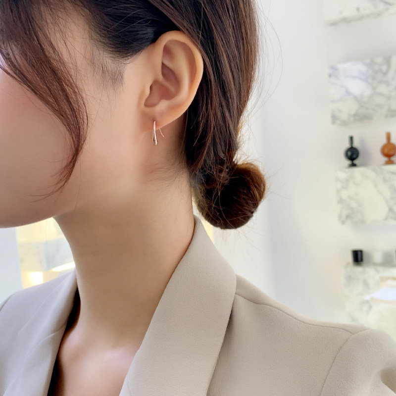 方脸适合耳环短款秋冬耳钉2020新款韩版甜美耳环
