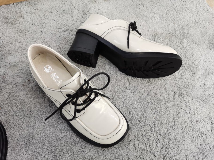 曼莎露迪女鞋2022年春欧洲站英伦风真皮粗跟方头小单鞋