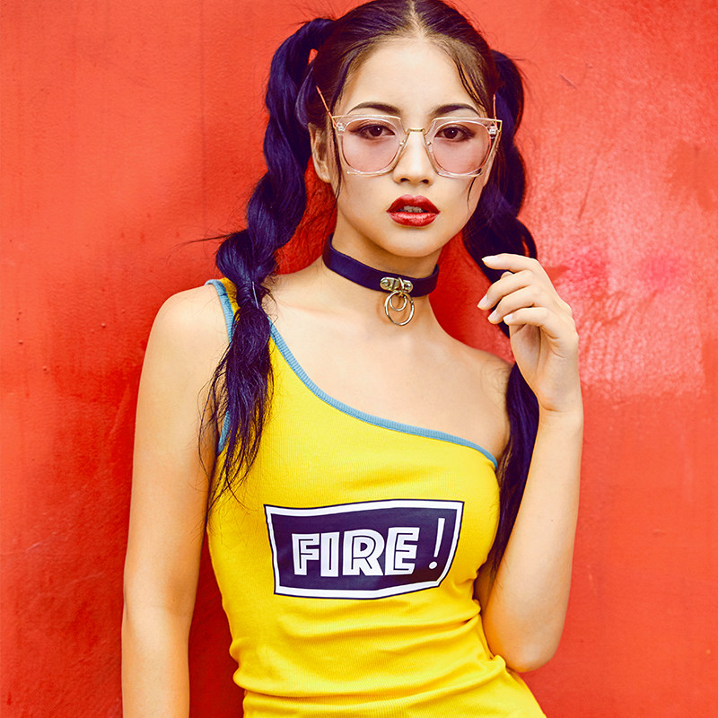 淘宝服装拍摄案例女装模特网红店主风主图视频3d镂空白底细节摄影