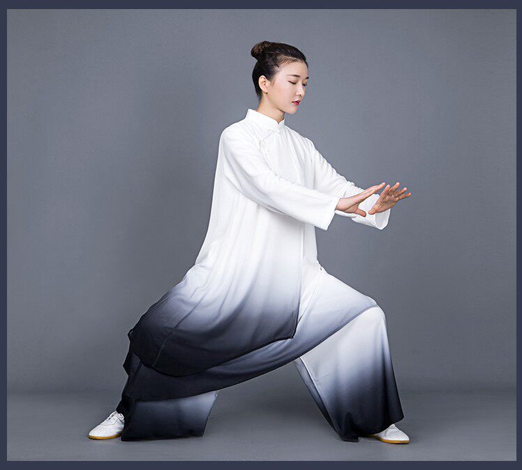新款高档太极服女时尚春夏渐变变色中长比赛太极服