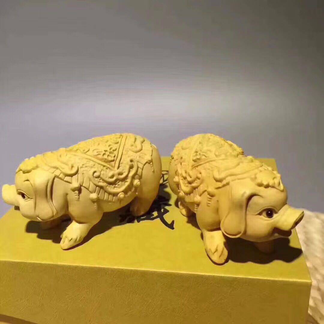 动物手把文玩茶宠摆件居福福囍小猪木雕家黄杨崖柏木雕