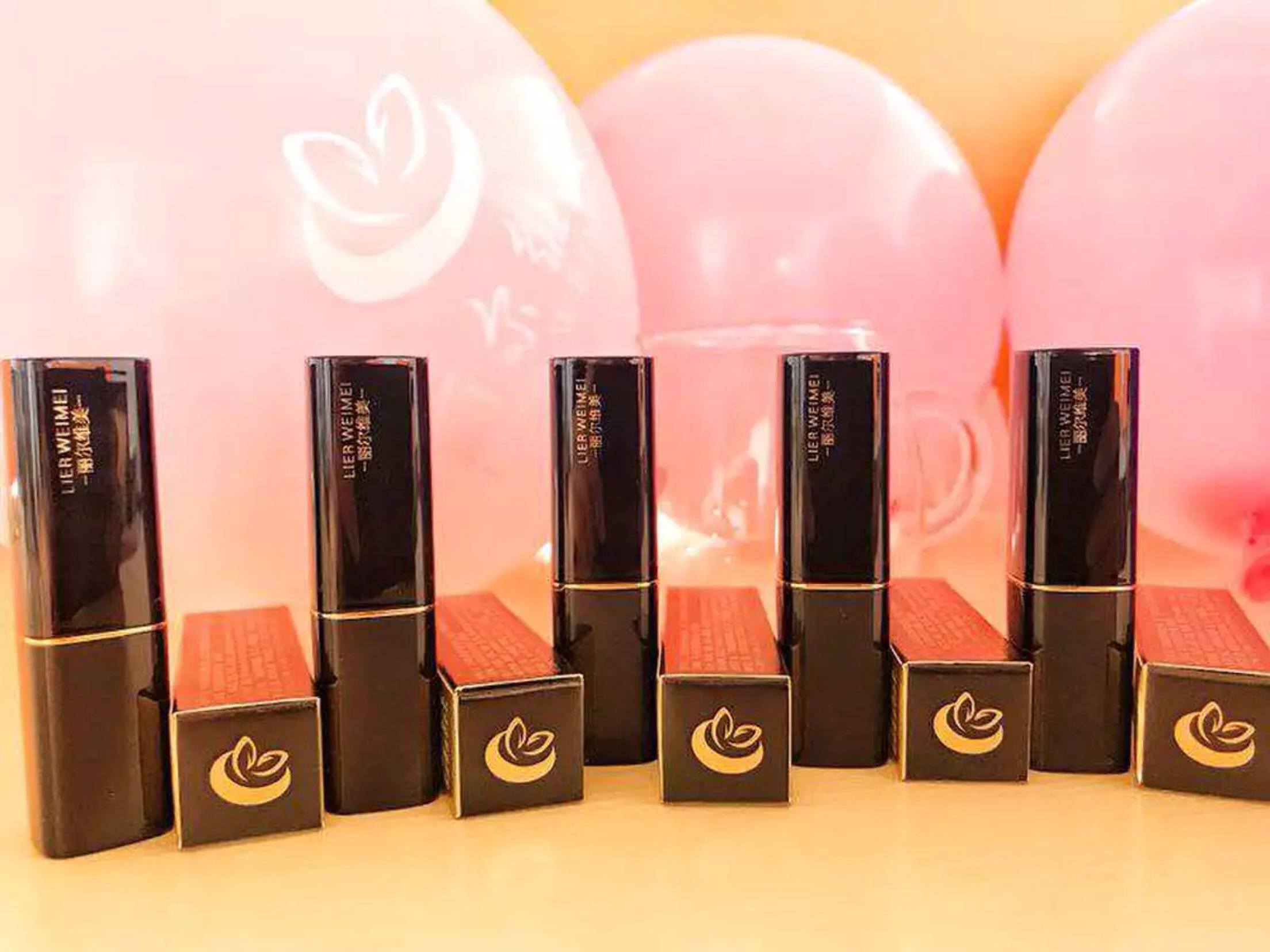 丽尔维美魅惑丝绒口红成分含蜂蜡坚果油角鲨烷修复唇纹一支