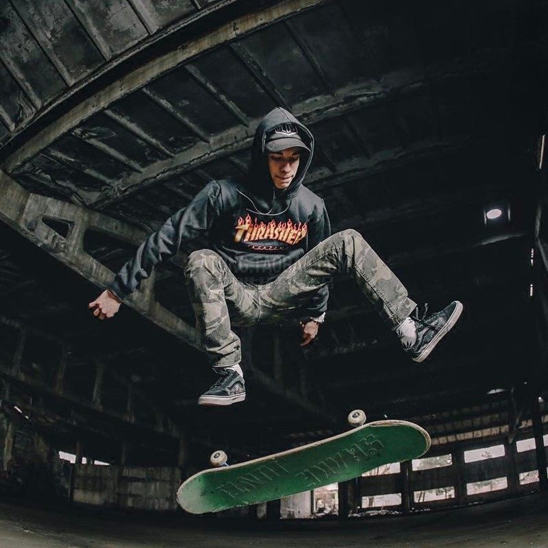 王一博同款thrasher火焰黑色连帽套头卫衣男女炸街情侣帽衫潮秋冬