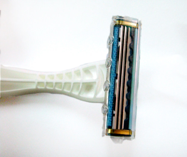 剃须刀阿帕齐3层手动刮胡刀简易轻便精品刀架一次性剃须刀