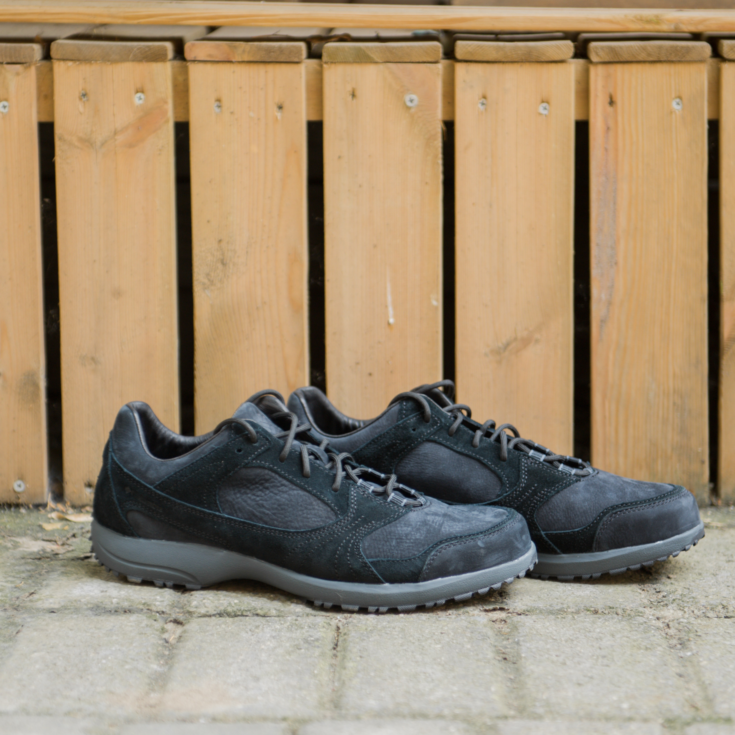 哥伦比亚男鞋2019秋冬新款舒适透气皮质低帮户外户外休闲鞋