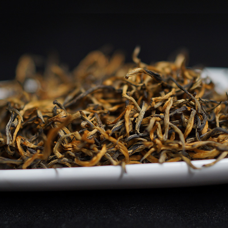 2021年新茶云南凤庆蜜香小金芽头春红茶130g芽尖滇红