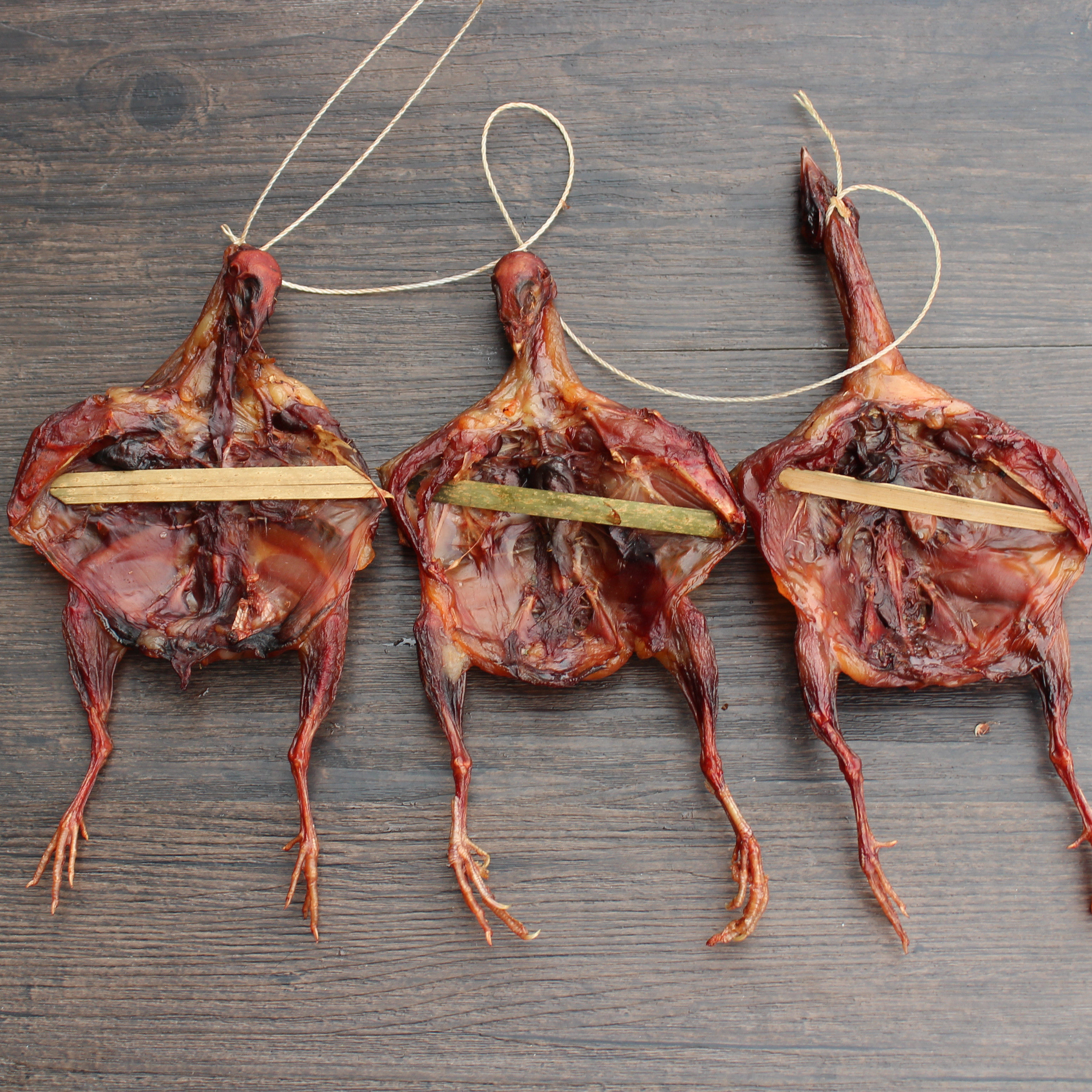 鹌鹑四川特产舌尖美食农家自制柴火烟熏川味腊