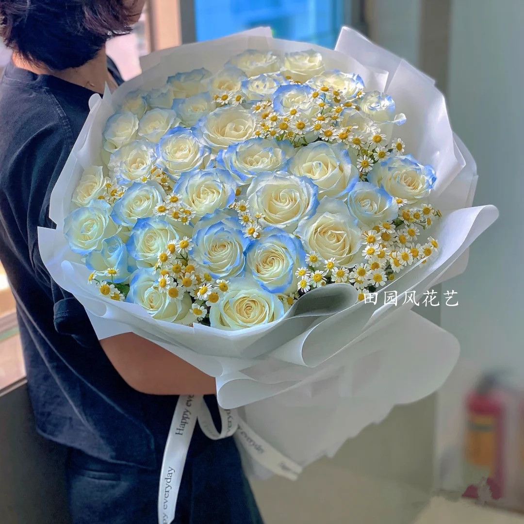 西安鲜花抖音小红书网红密歇根碎冰蓝白玫瑰花束生日七夕表白送花