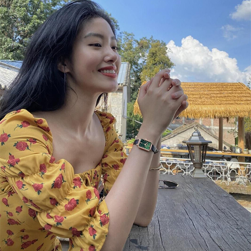 时尚尚方碎花连衣裙杨采钰同款女生日气质开叉性感连衣裙